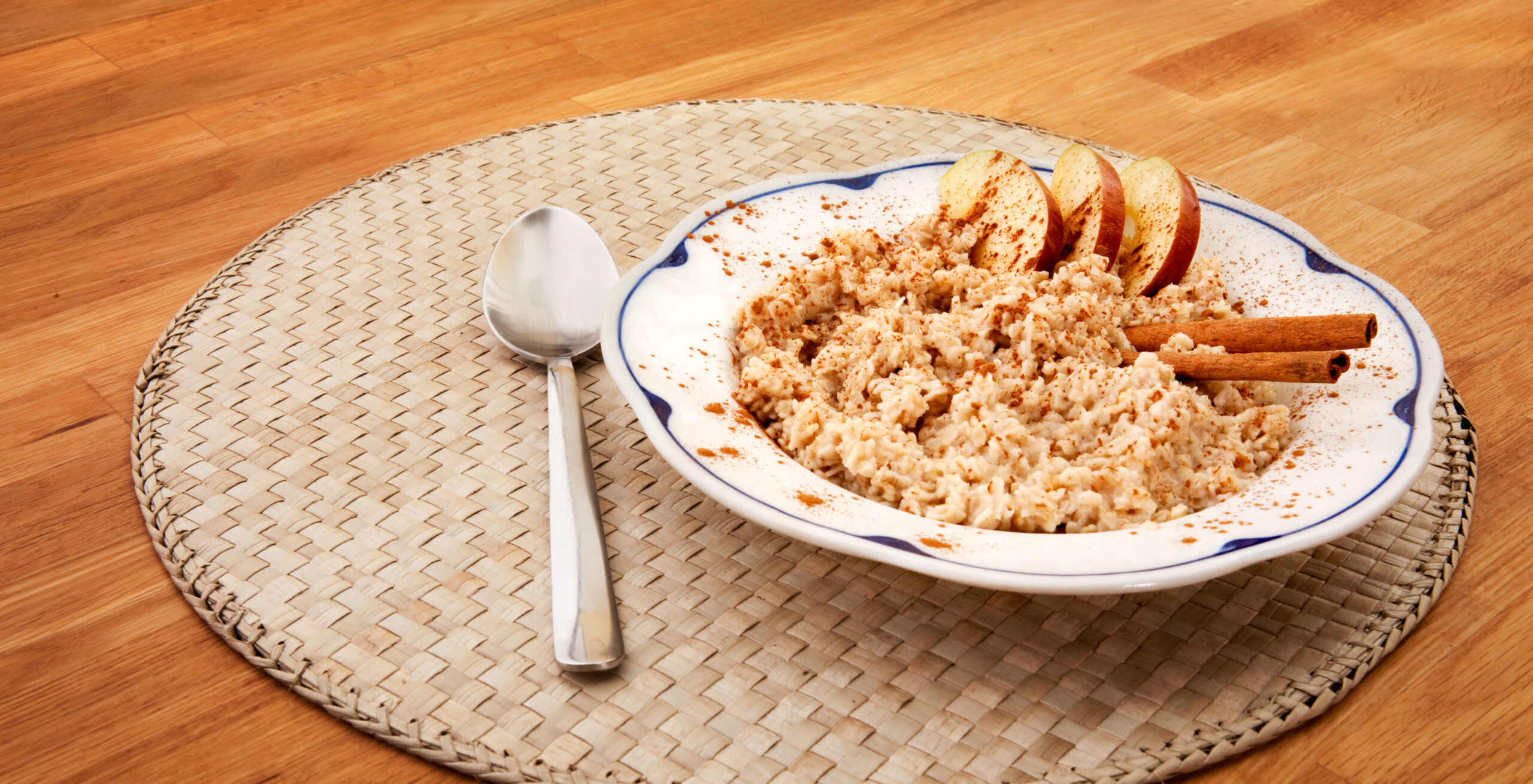 Kid friendly Oatmeal for a thermos lunch.  Apple cinnamon oatmeal, Oatmeal,  Oats recipes